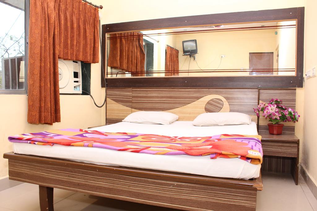 Hotel Shiva Panvel Buitenkant foto