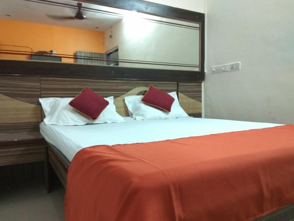 Hotel Shiva Panvel Buitenkant foto